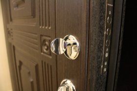 Стальные двери: бытовые, технические и эксклюзивные конструкции